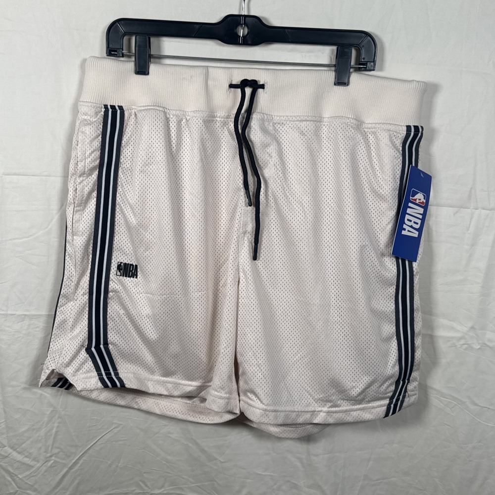 NBA Trainer Shorts Above The Knee Men's Off White Size XL NWT Basketball